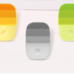 Facial cleansing device